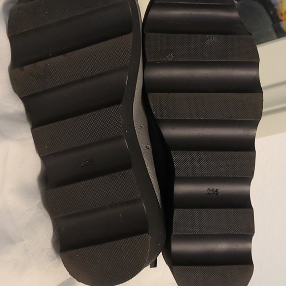 Booties - Picture 4 of 4